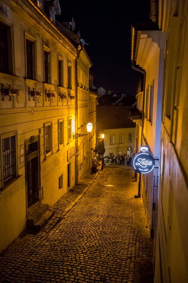 Zeitlos Boutique Hostel Bratislava Exterior foto